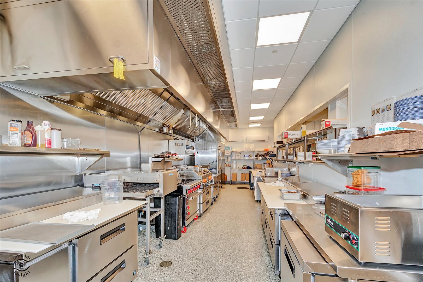 140 Washington Square, Washington, IL 61571