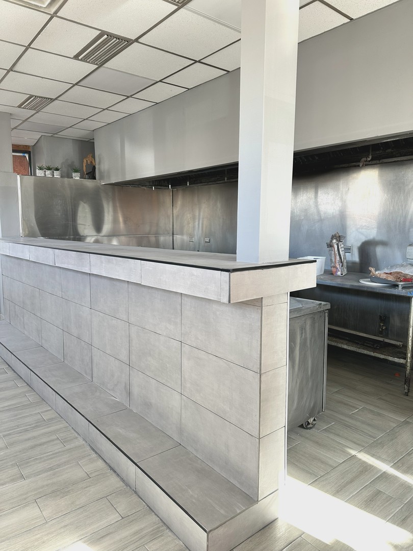 5725 N Northwest Highway, Chicago, IL 60630