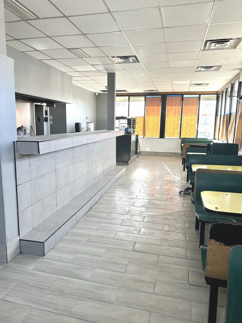 5725 N Northwest Highway, Chicago, IL 60630