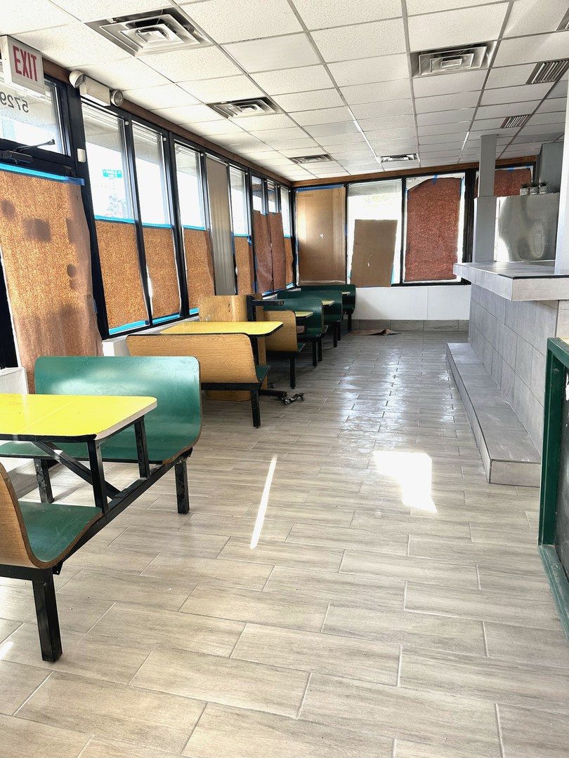 5725 N Northwest Highway, Chicago, IL 60630