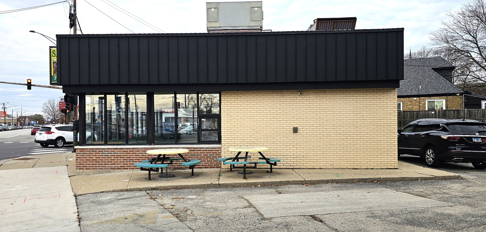 5725 N Northwest Highway, Chicago, IL 60630