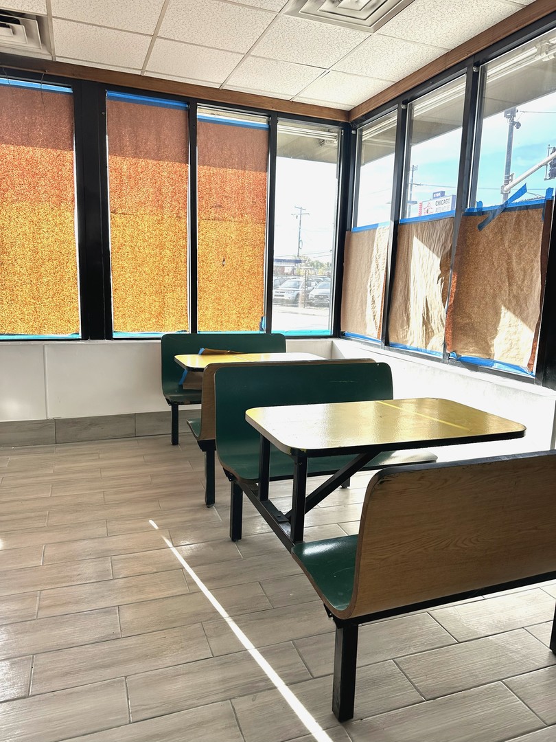 5725 N Northwest Highway, Chicago, IL 60630