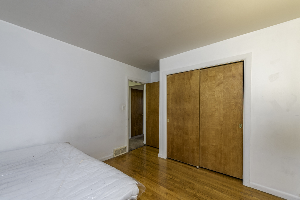 1015 Merton Avenue, Waukegan, IL 60087