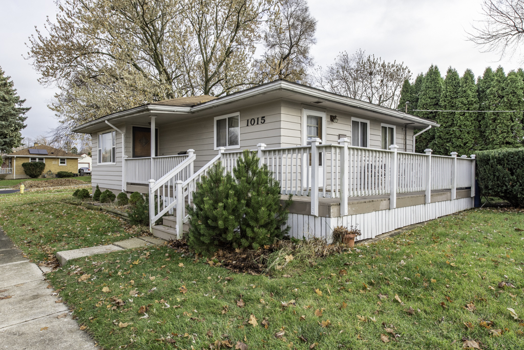 1015 Merton Avenue, Waukegan, IL 60087