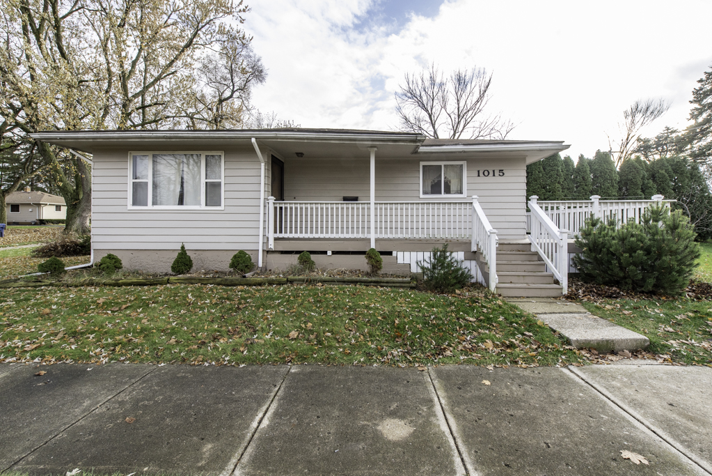 1015 Merton Avenue, Waukegan, IL 60087