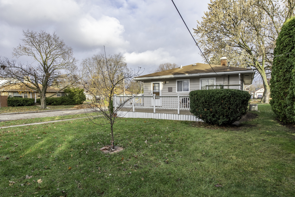 1015 Merton Avenue, Waukegan, IL 60087