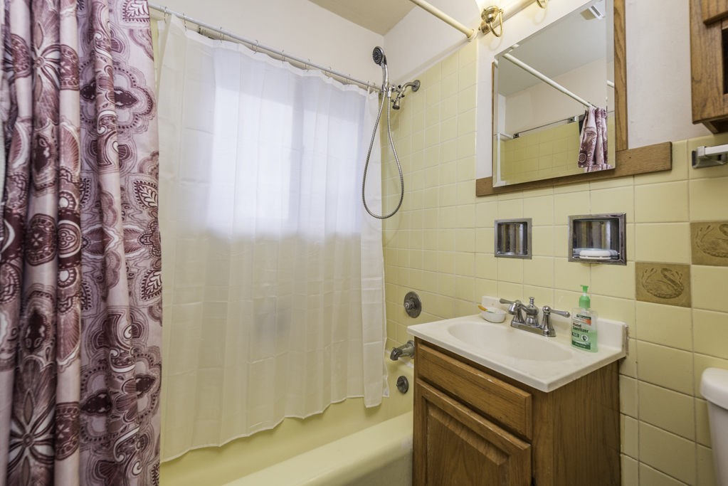 1015 Merton Avenue, Waukegan, IL 60087