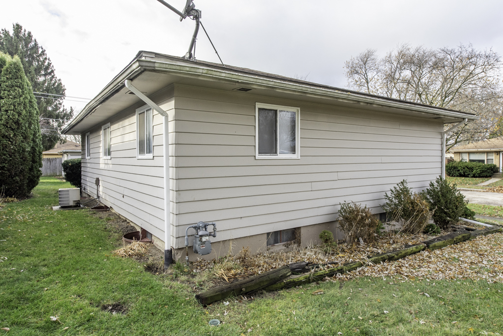 1015 Merton Avenue, Waukegan, IL 60087