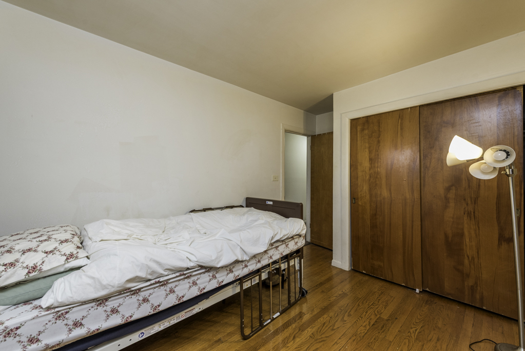 1015 Merton Avenue, Waukegan, IL 60087