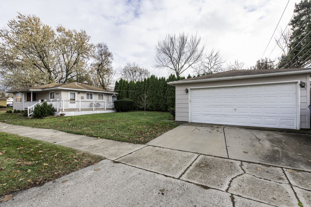 1015 Merton Avenue, Waukegan, IL 60087