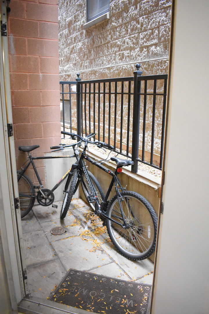 2851 N Southport Avenue #A, Chicago, IL 60657