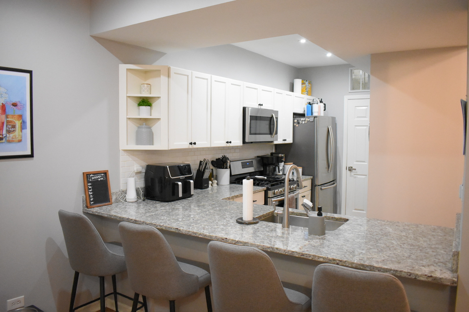 2851 N Southport Avenue #A, Chicago, IL 60657