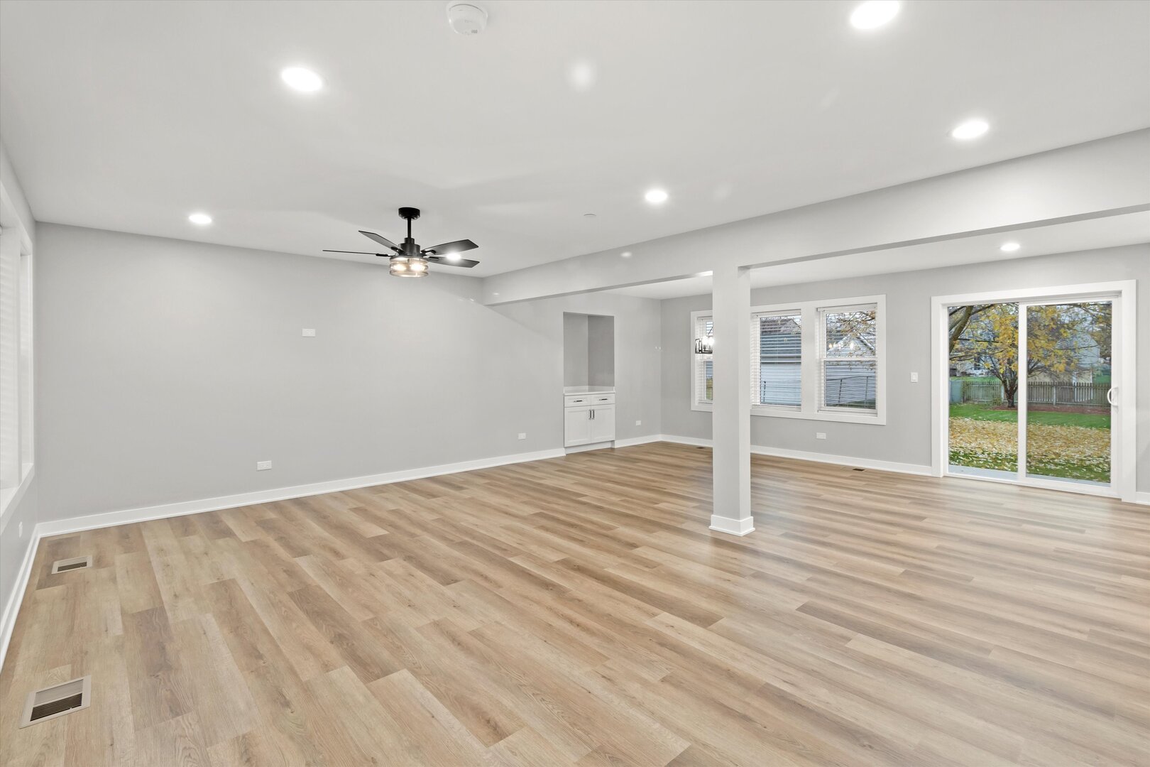 1245 Narragansett Drive, Carol Stream, IL 60188