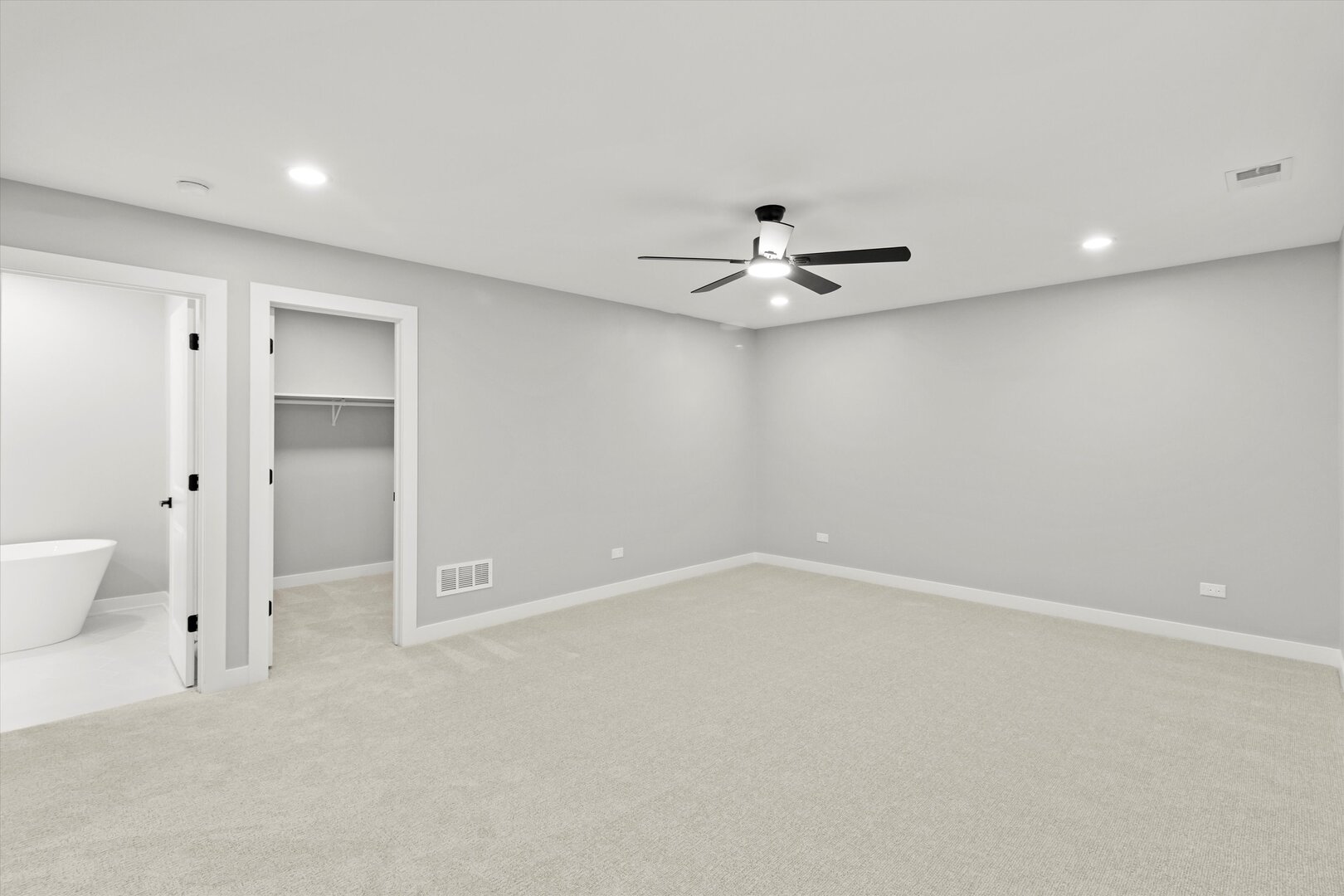 1245 Narragansett Drive, Carol Stream, IL 60188