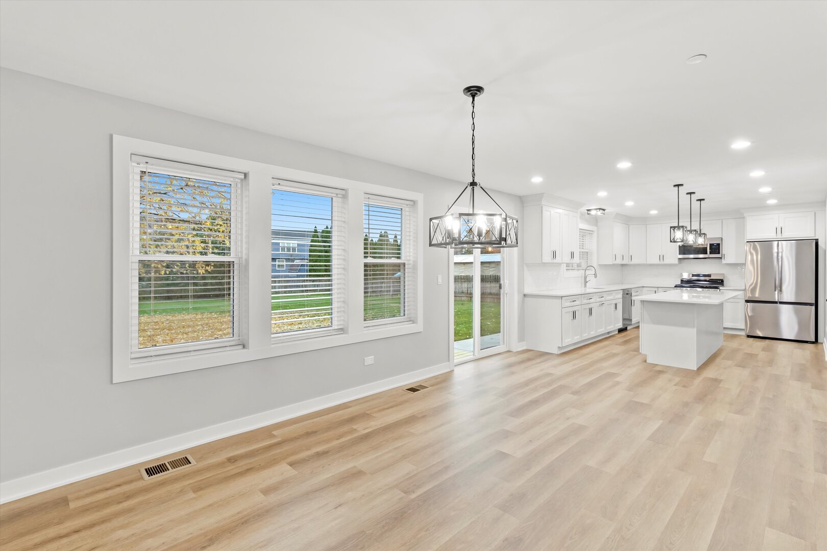 1245 Narragansett Drive, Carol Stream, IL 60188