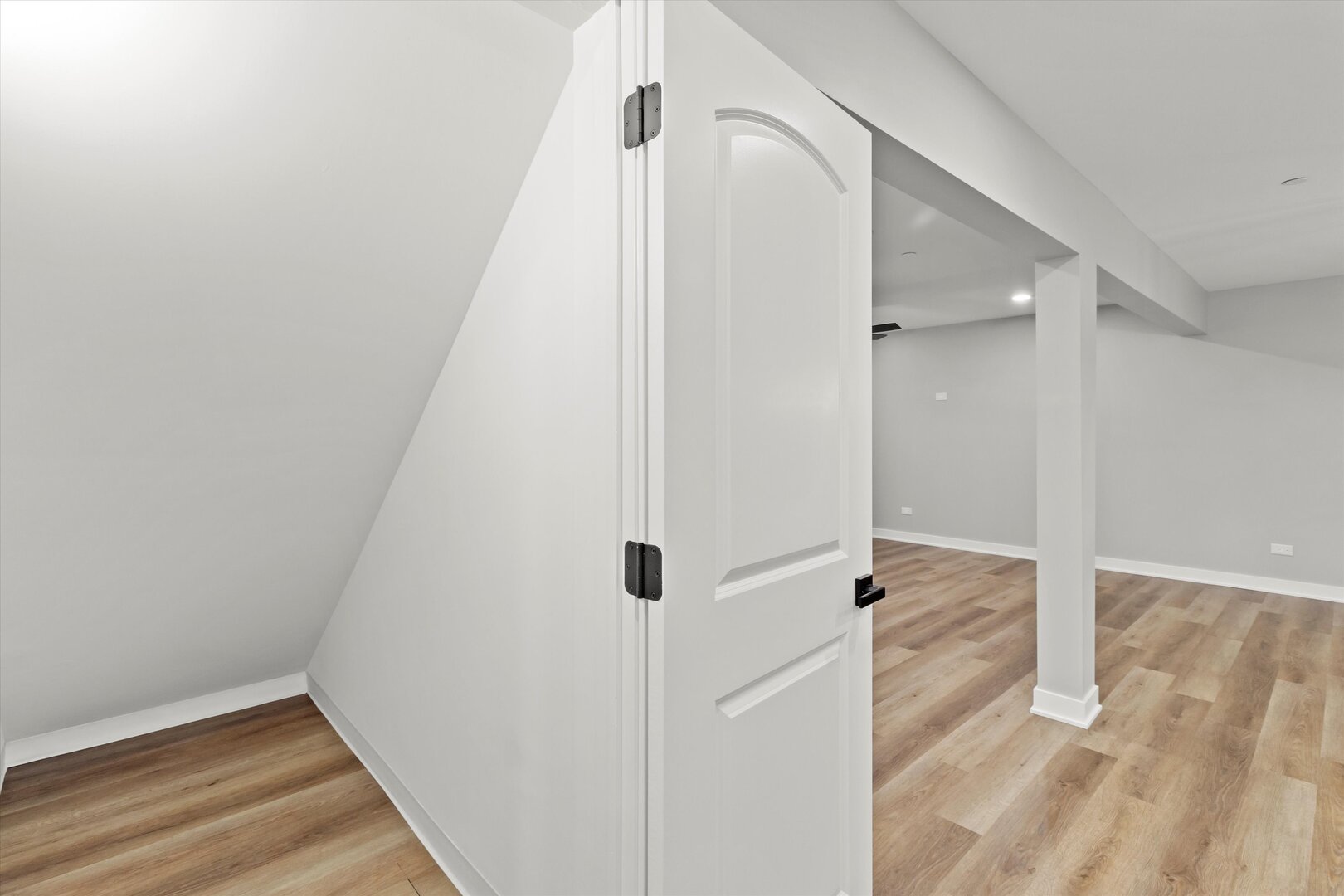 1245 Narragansett Drive, Carol Stream, IL 60188