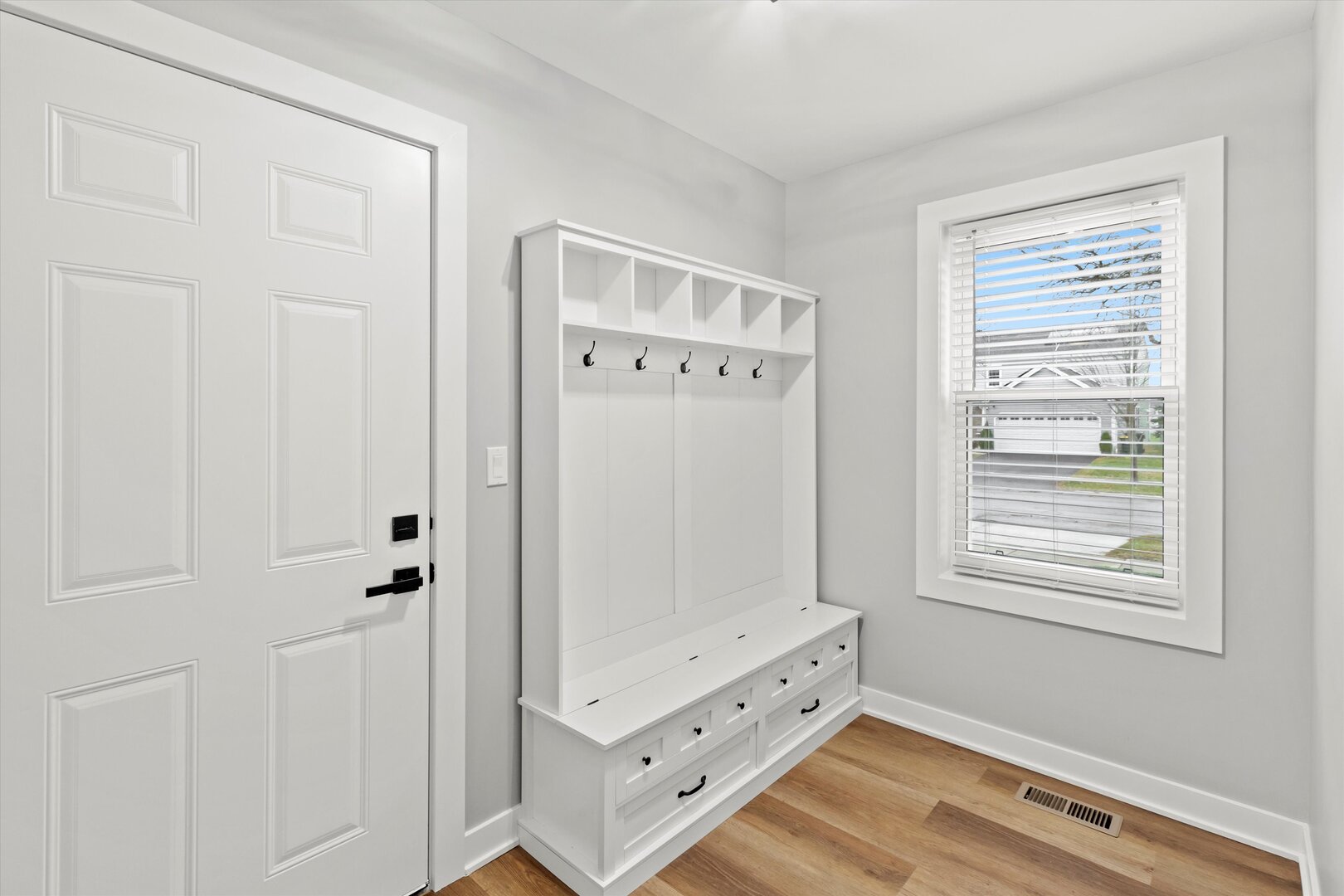 1245 Narragansett Drive, Carol Stream, IL 60188