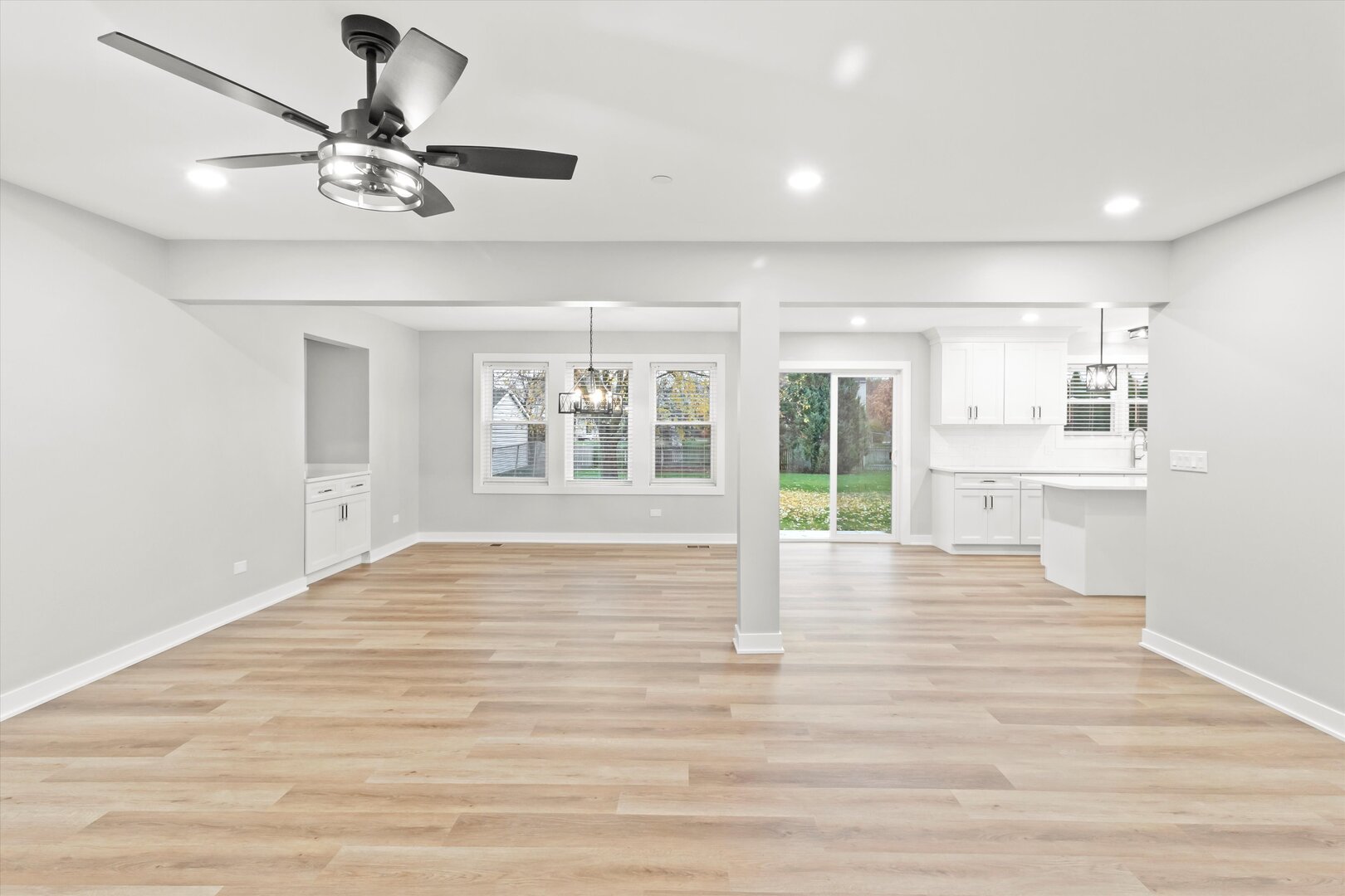 1245 Narragansett Drive, Carol Stream, IL 60188