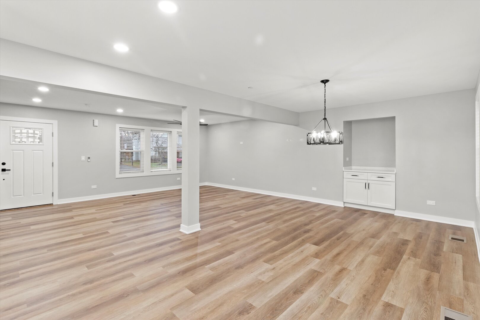 1245 Narragansett Drive, Carol Stream, IL 60188