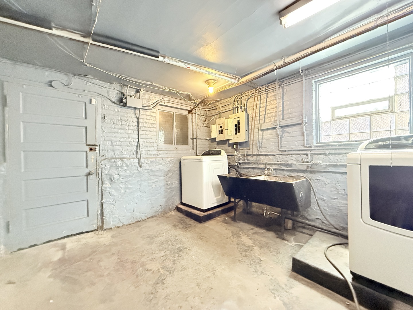 1541 N Latrobe Avenue, Chicago, IL 60651