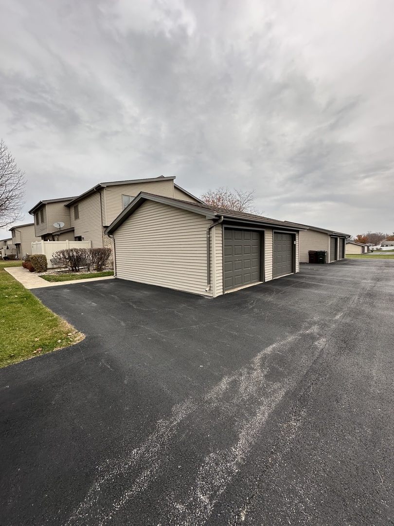 768 Lake Road, New Lenox, IL 60451