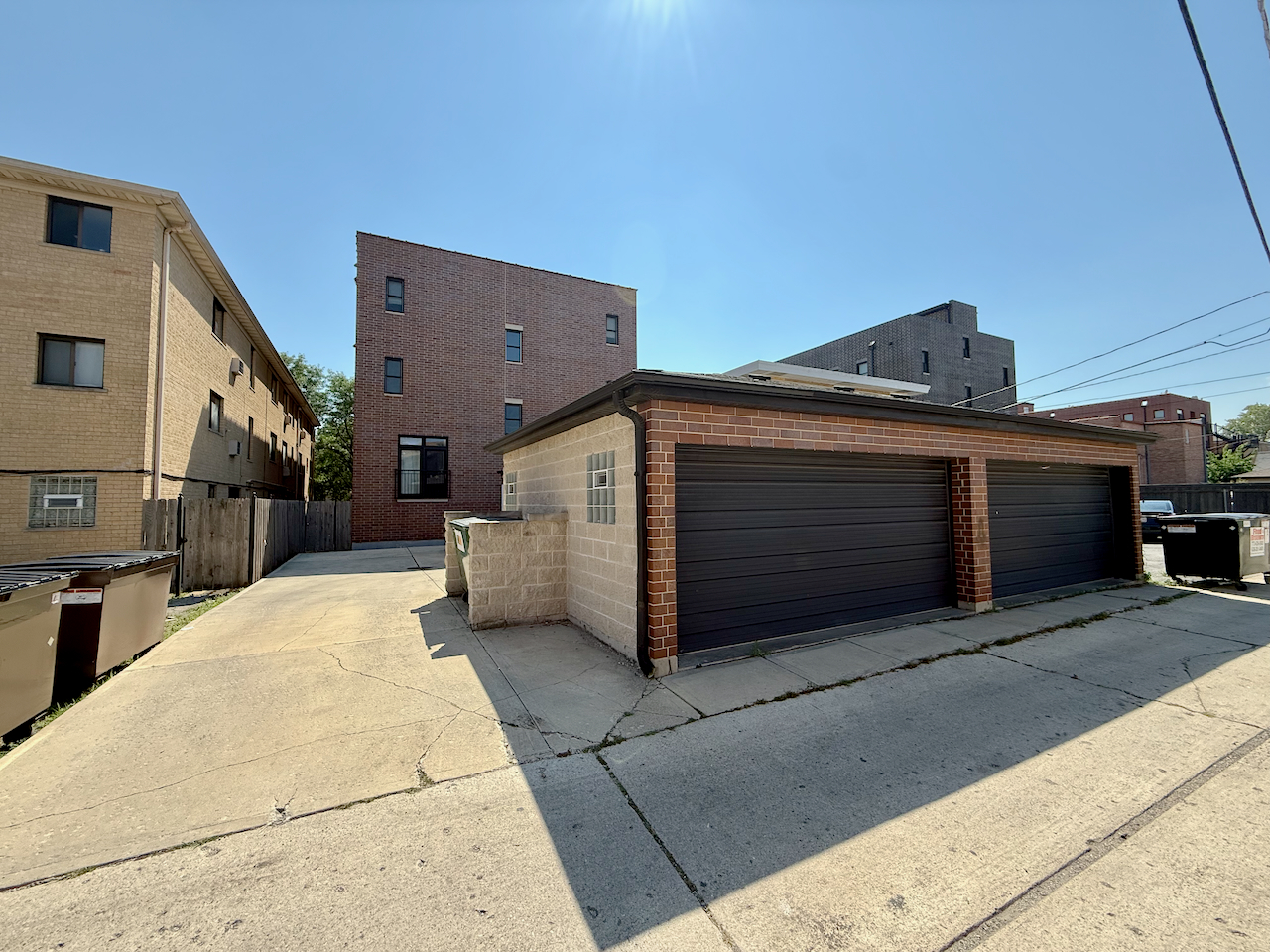 5512 W Higgins Avenue #1E, Chicago, IL 60630