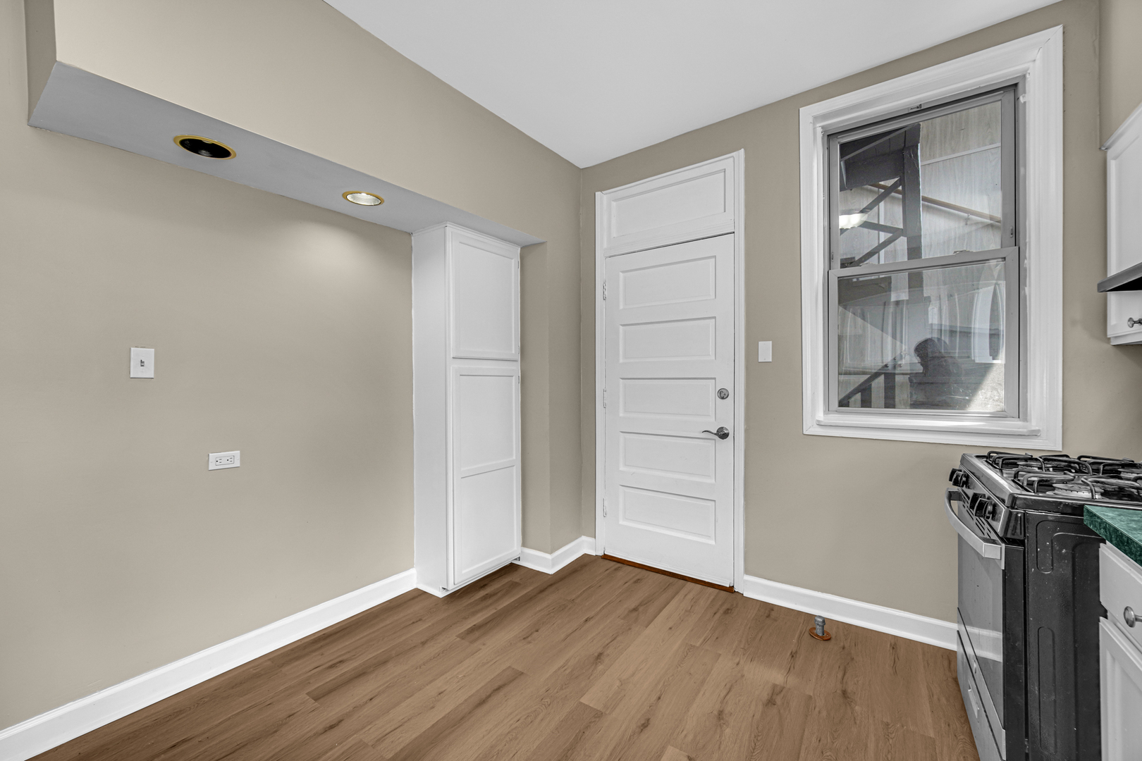 5527 W Potomac Avenue, Chicago, IL 60651