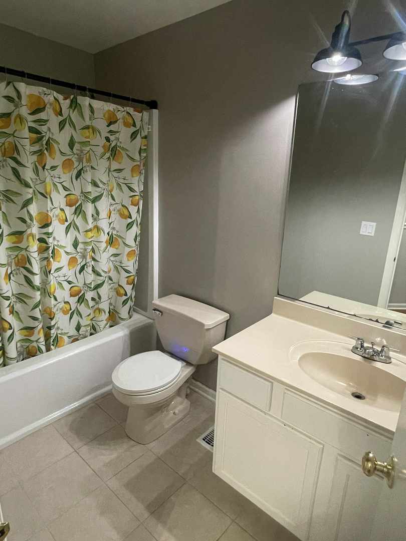 76 Canterbury Trail, Romeoville, IL 60446