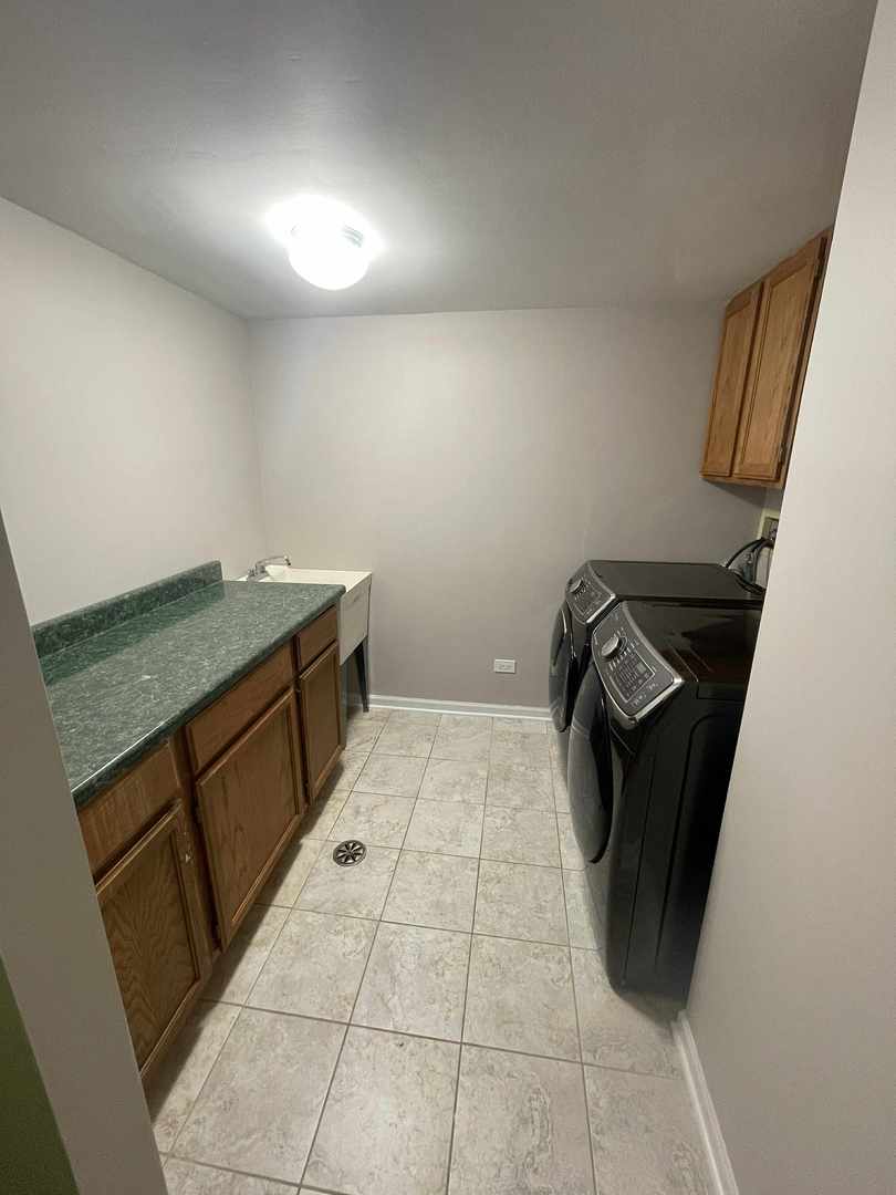 76 Canterbury Trail, Romeoville, IL 60446