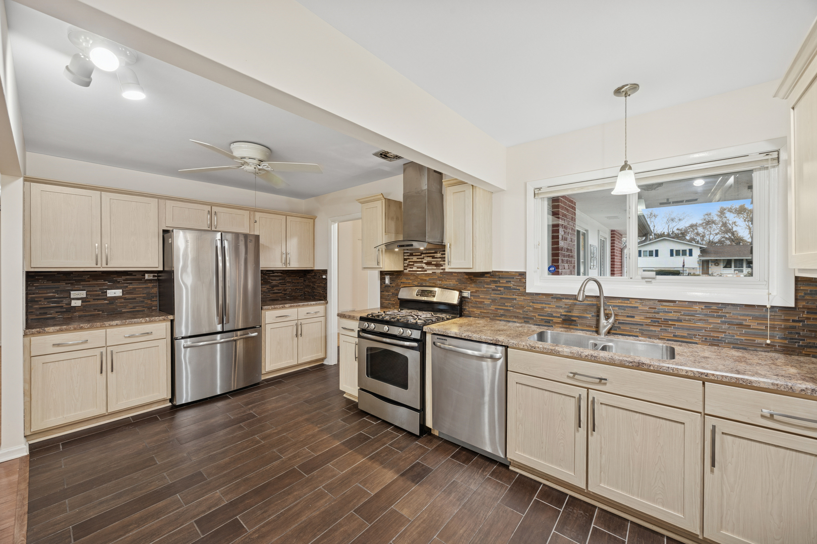 21W225 Coronet Road, Lombard, IL 60148