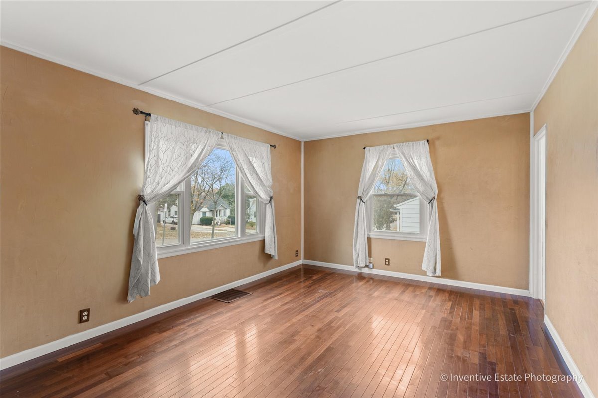 302 S Park Street, Westmont, IL 60559