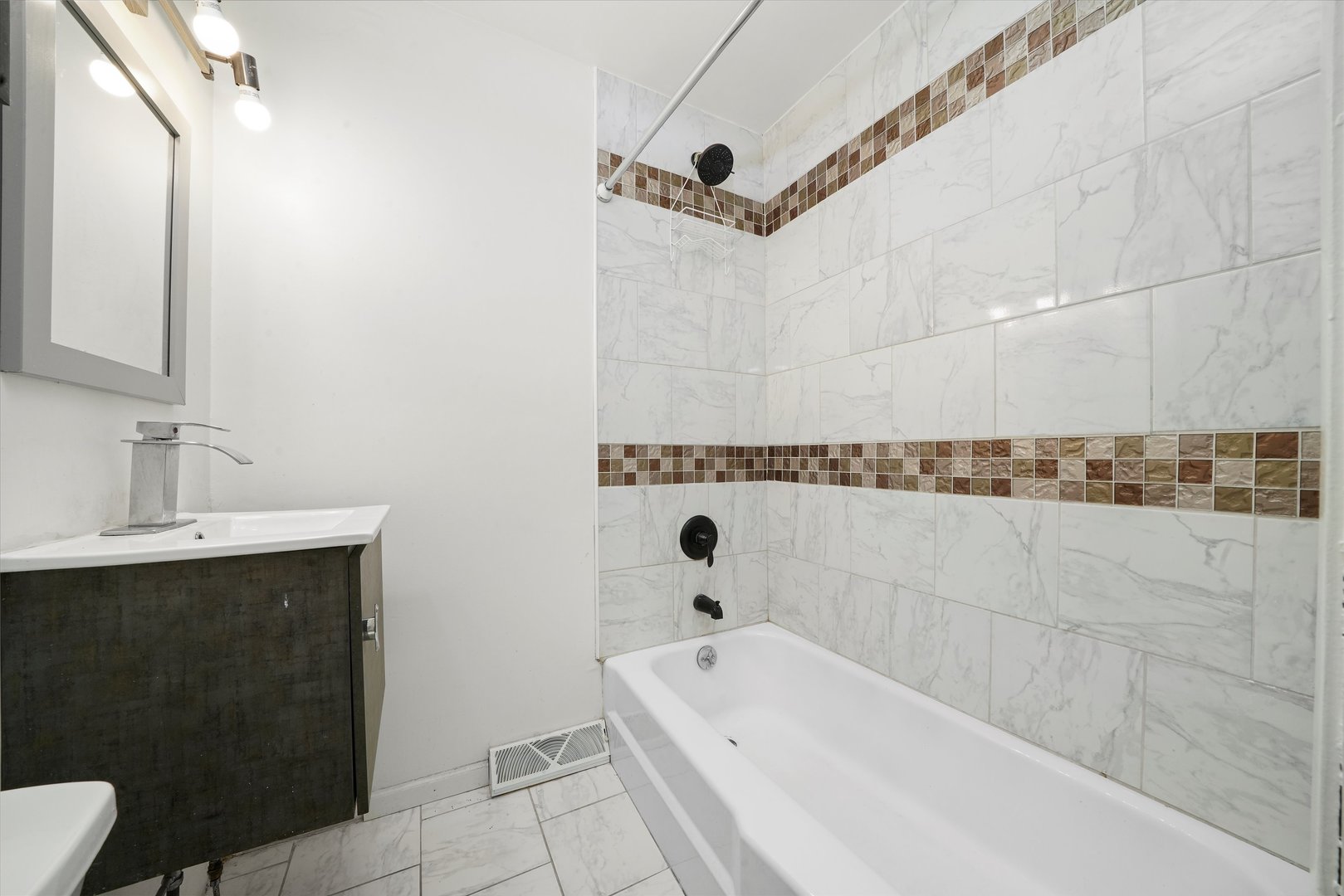 8744 Central Avenue, Oak Lawn, IL 60453