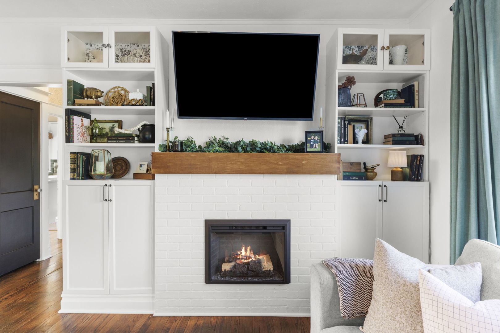 313 E Des Moines Street, Westmont, IL 60559