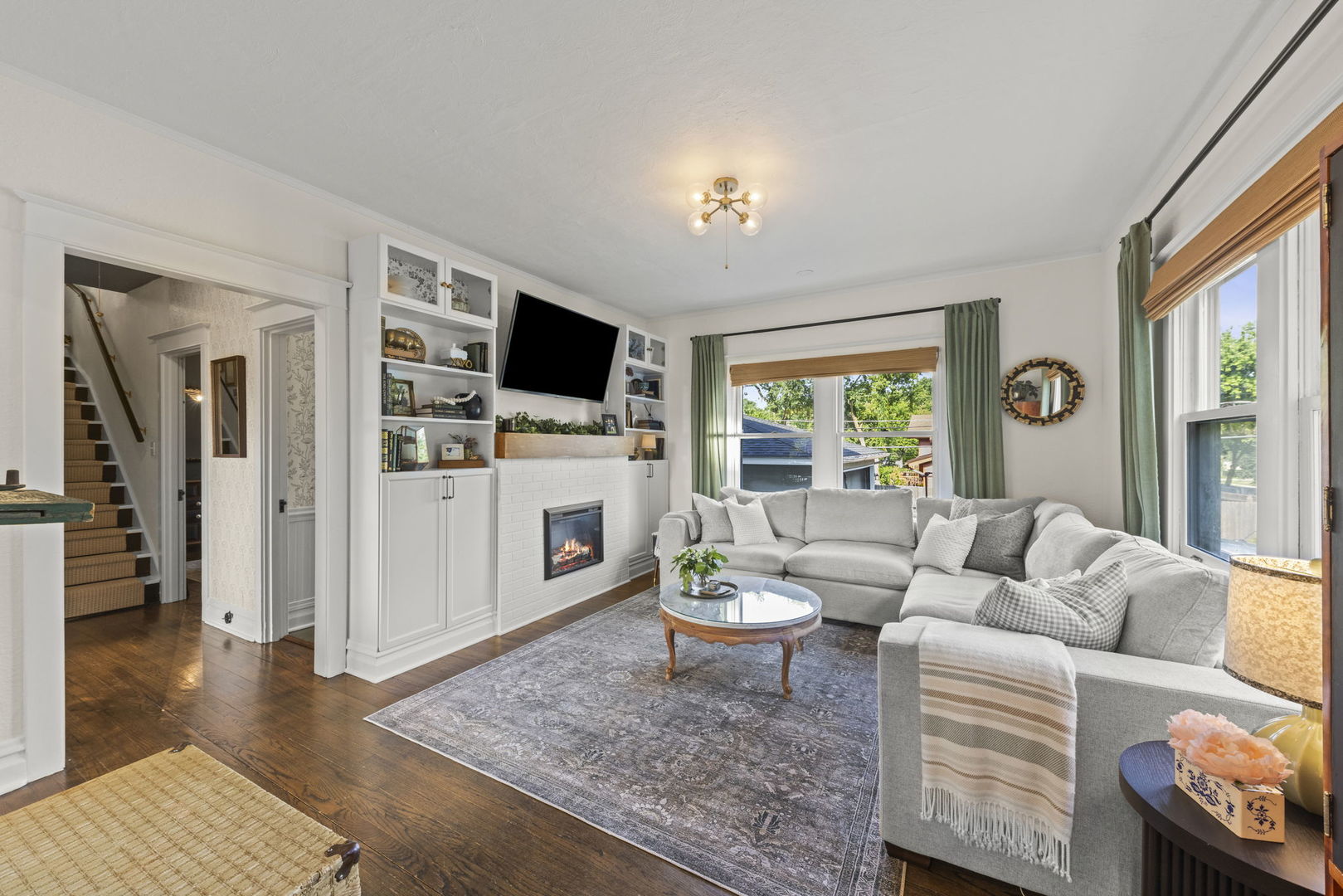 313 E Des Moines Street, Westmont, IL 60559