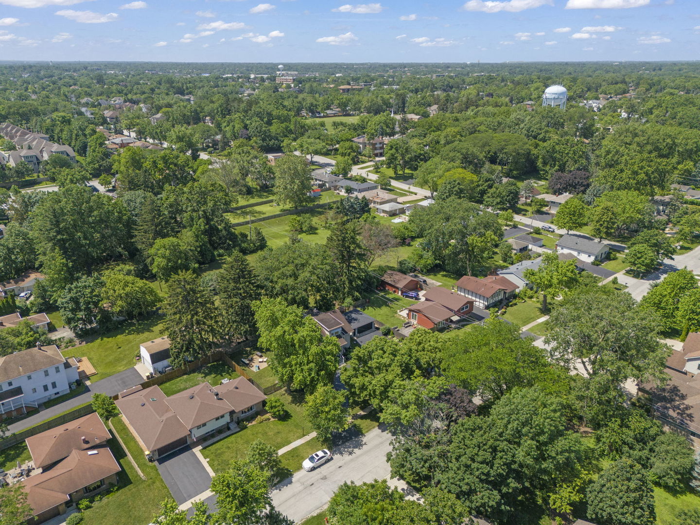 313 E Des Moines Street, Westmont, IL 60559