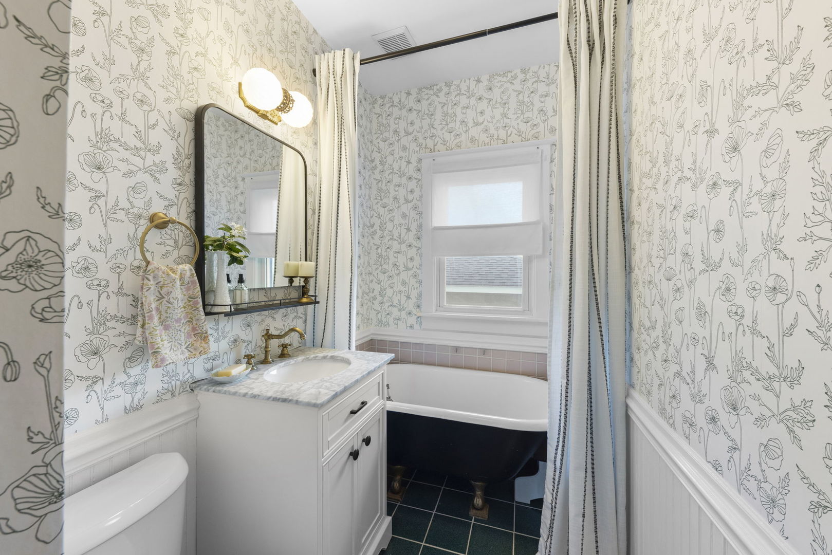 313 E Des Moines Street, Westmont, IL 60559