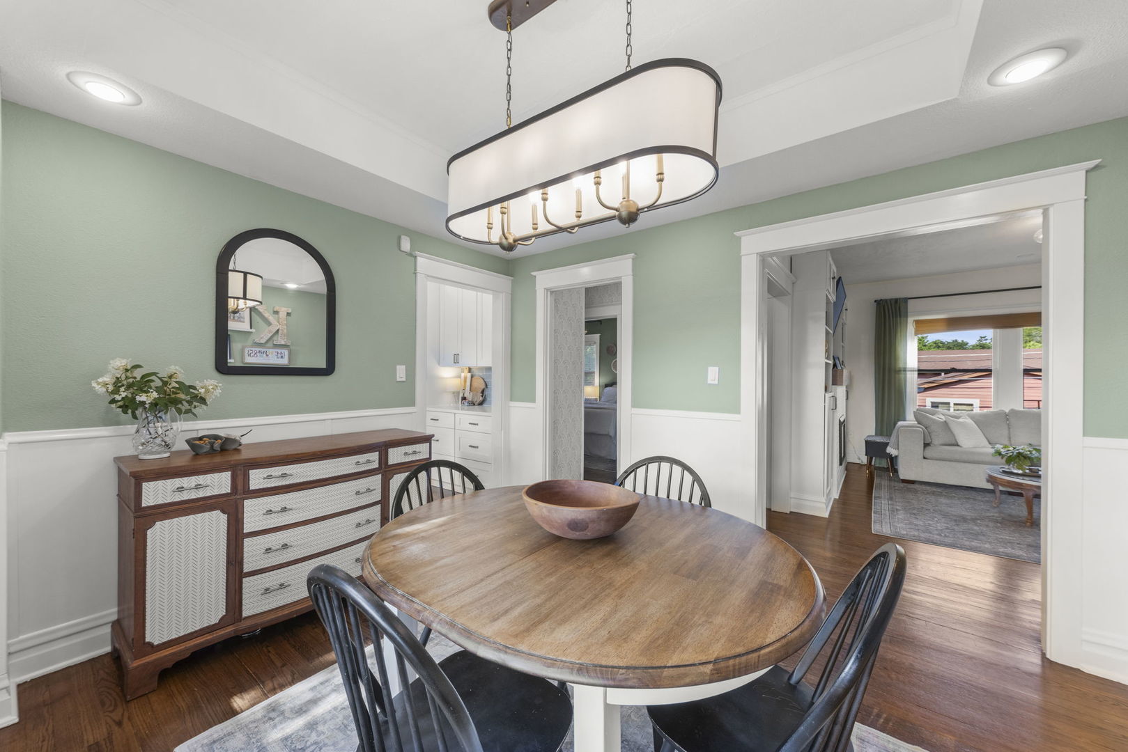 313 E Des Moines Street, Westmont, IL 60559