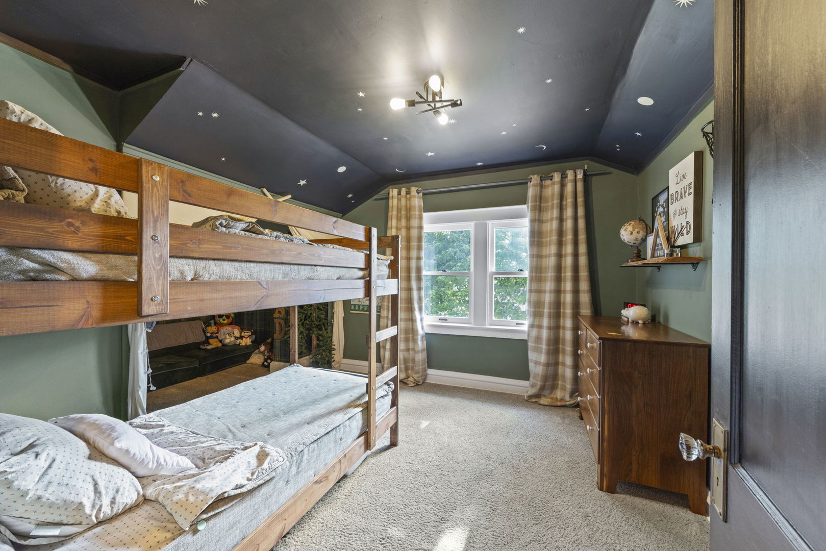 313 E Des Moines Street, Westmont, IL 60559