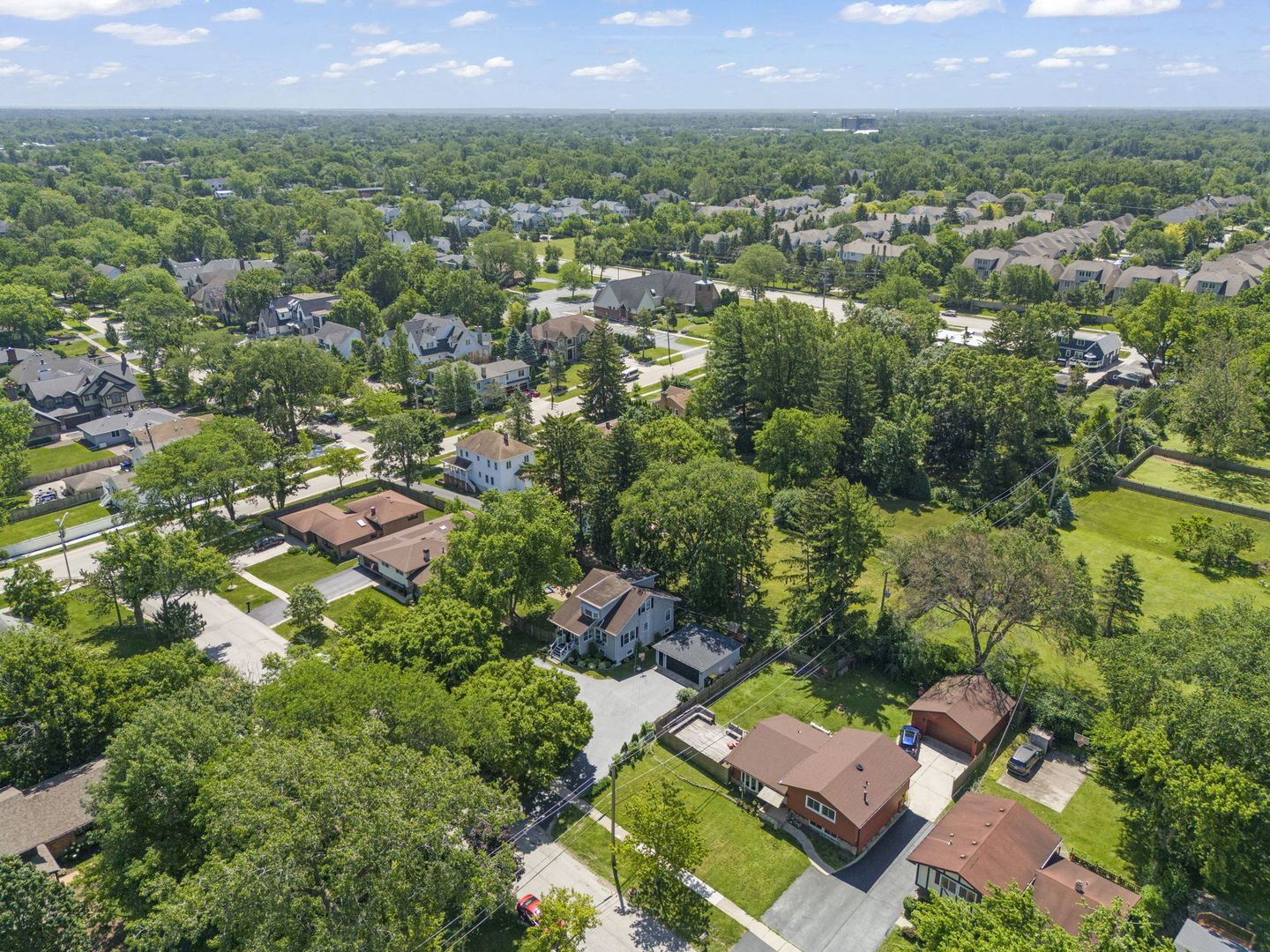 313 E Des Moines Street, Westmont, IL 60559