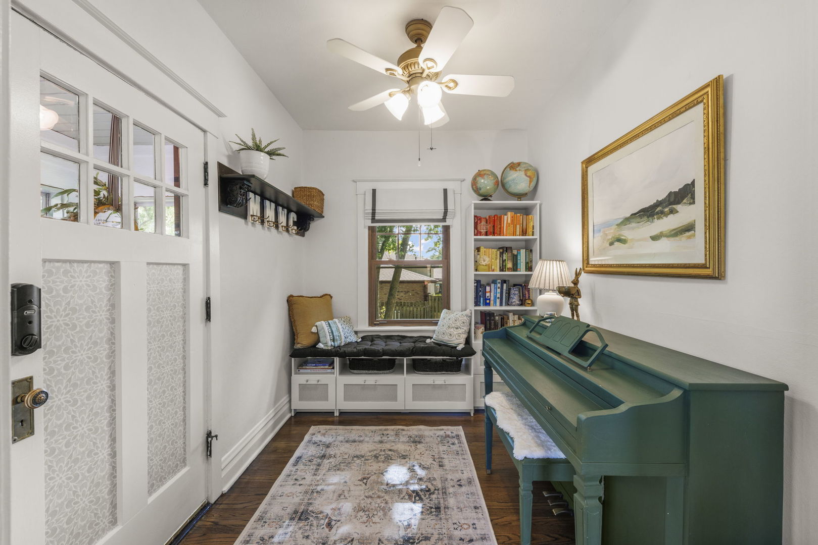 313 E Des Moines Street, Westmont, IL 60559