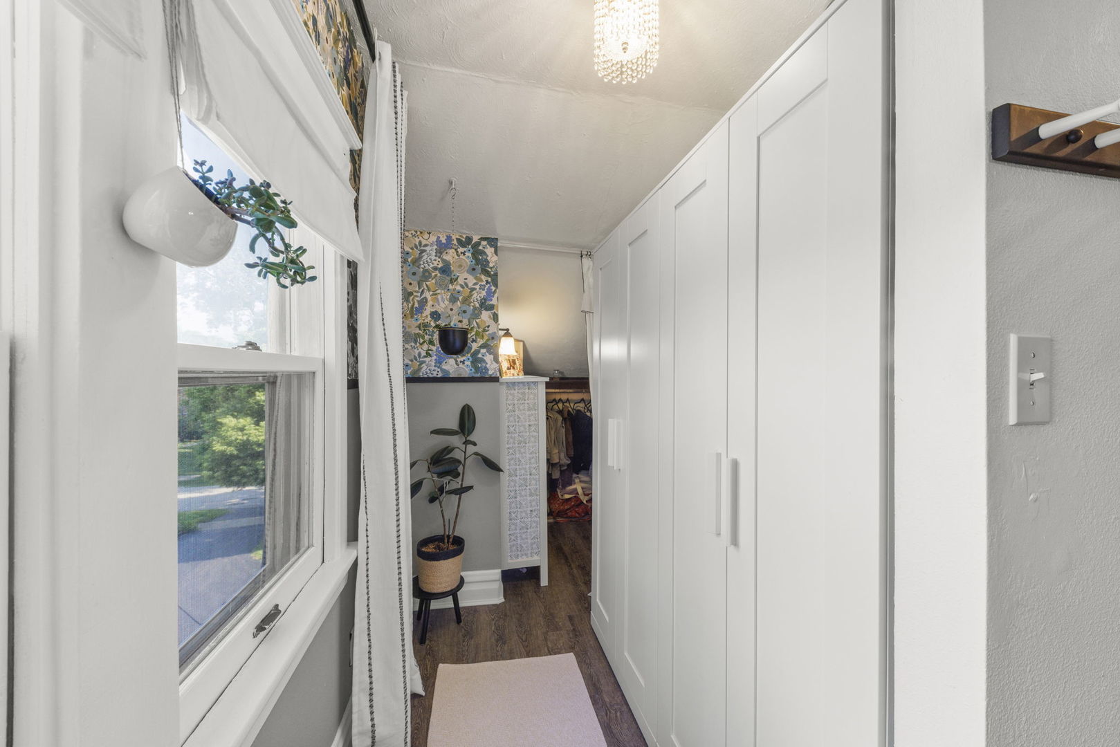 313 E Des Moines Street, Westmont, IL 60559