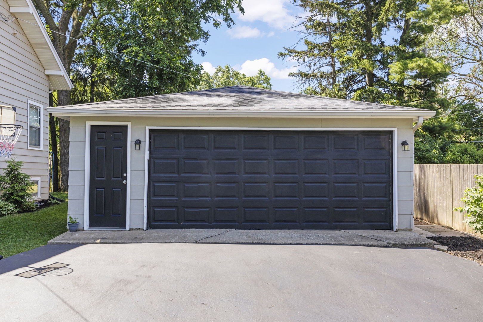 313 E Des Moines Street, Westmont, IL 60559