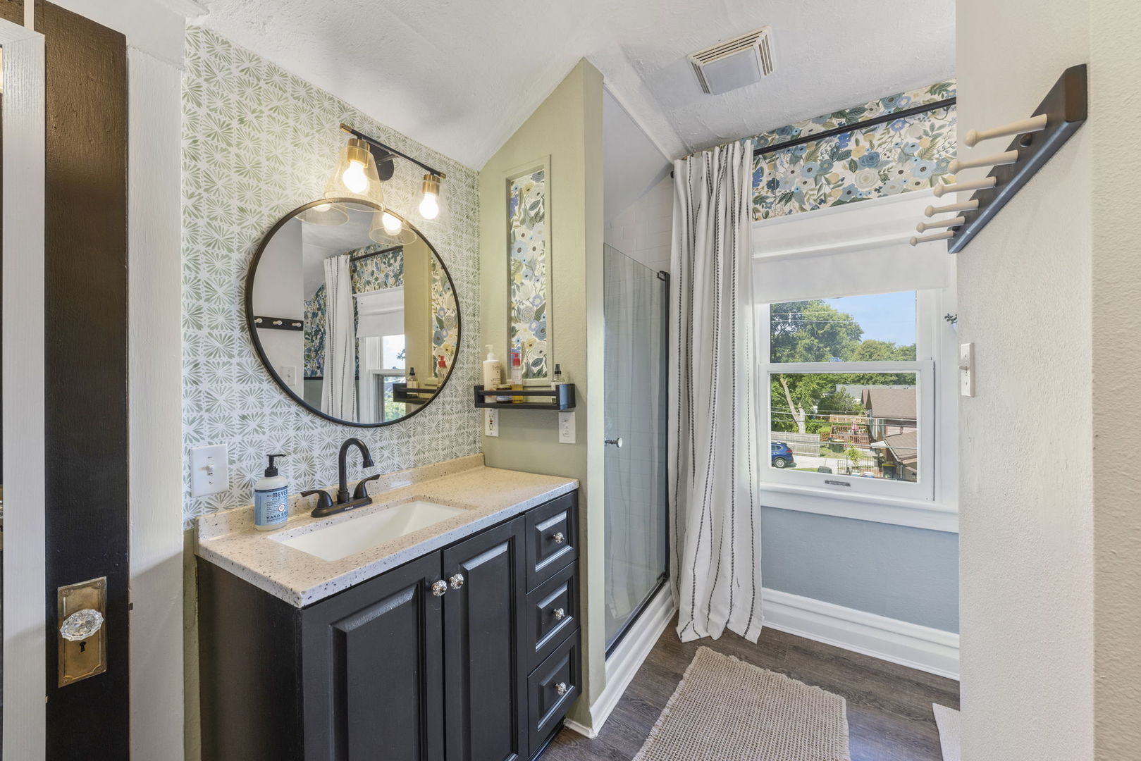 313 E Des Moines Street, Westmont, IL 60559