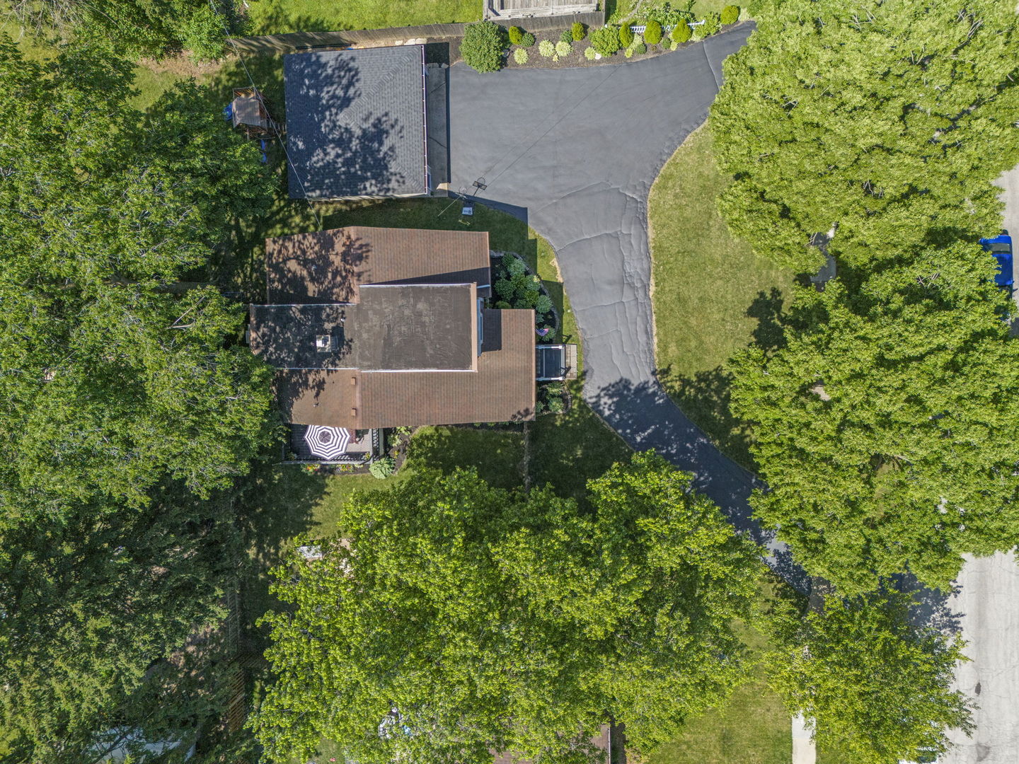 313 E Des Moines Street, Westmont, IL 60559