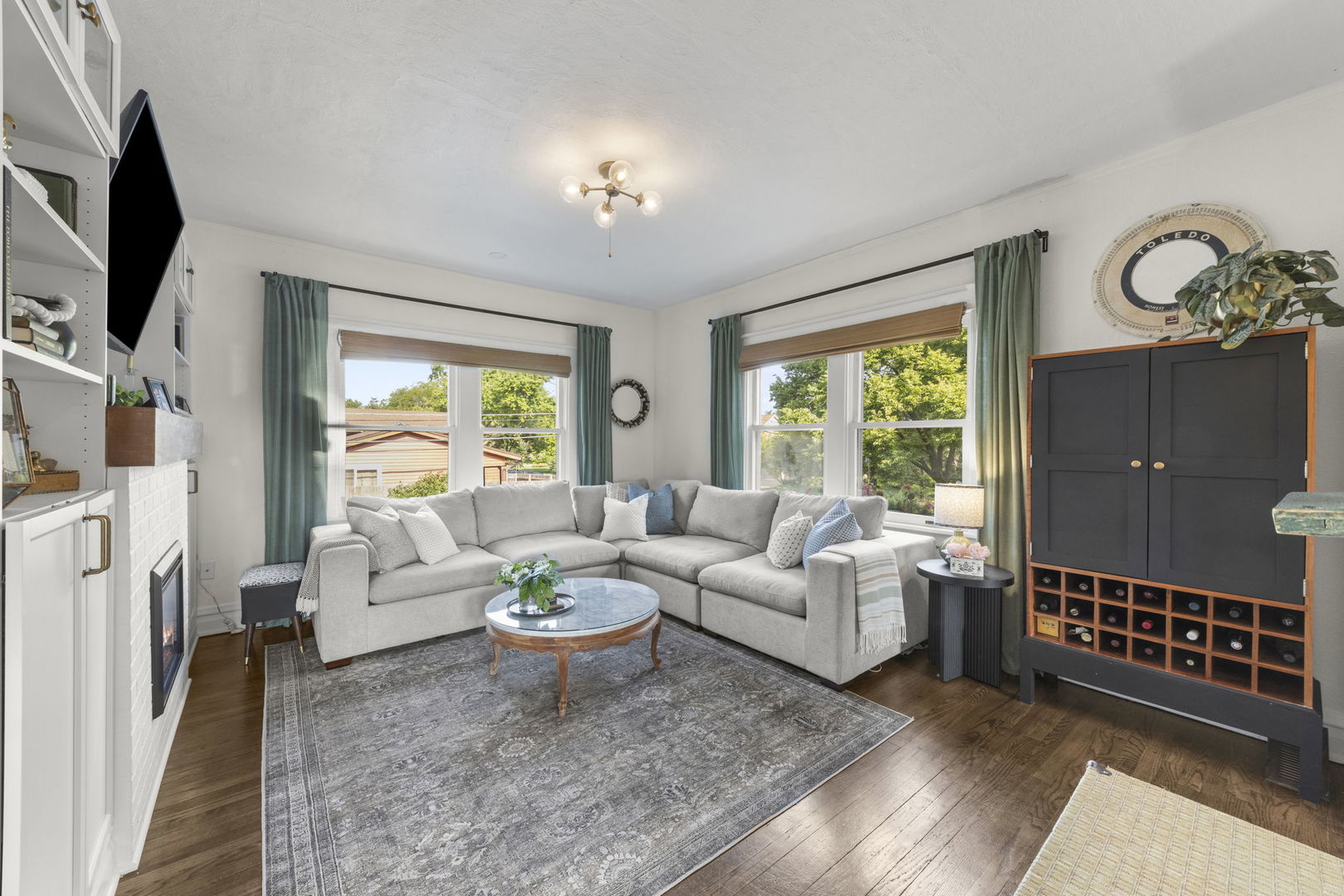 313 E Des Moines Street, Westmont, IL 60559