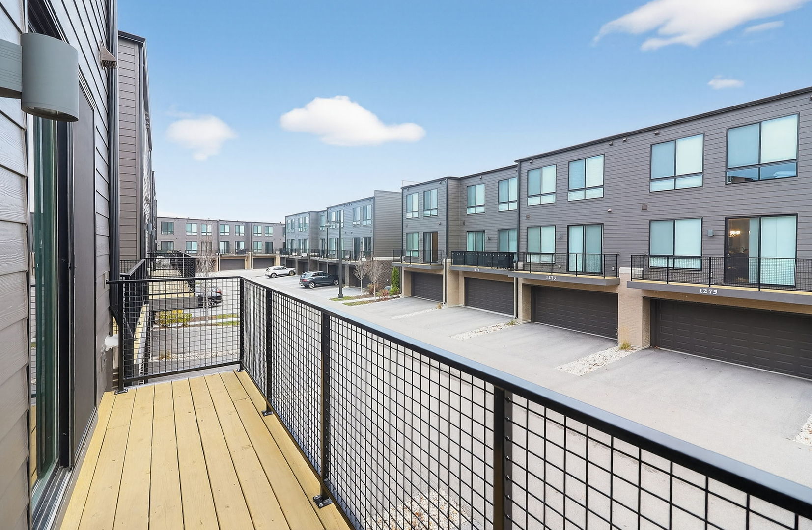 1276 Lakepointe Drive, Schaumburg, IL 60173