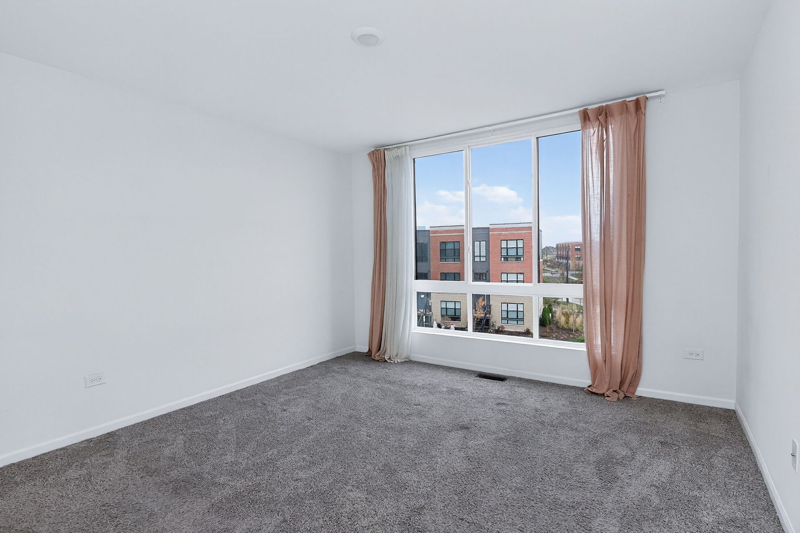 1276 Lakepointe Drive, Schaumburg, IL 60173