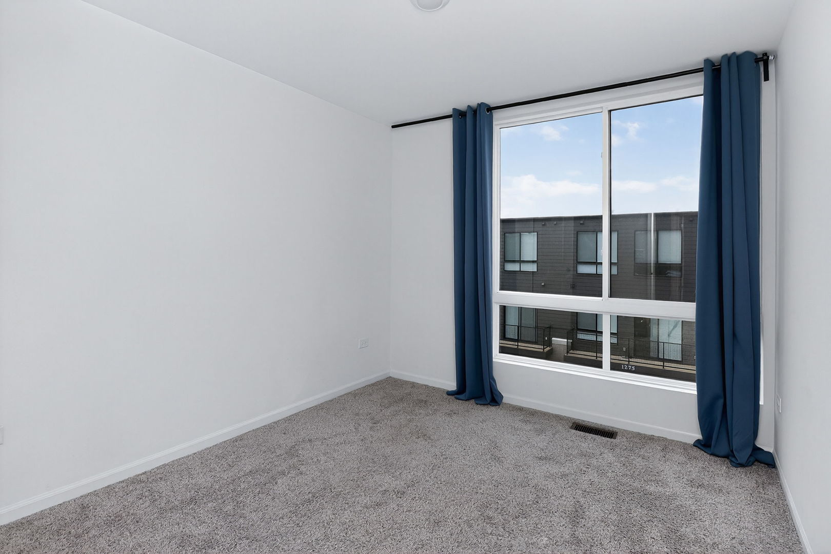 1276 Lakepointe Drive, Schaumburg, IL 60173