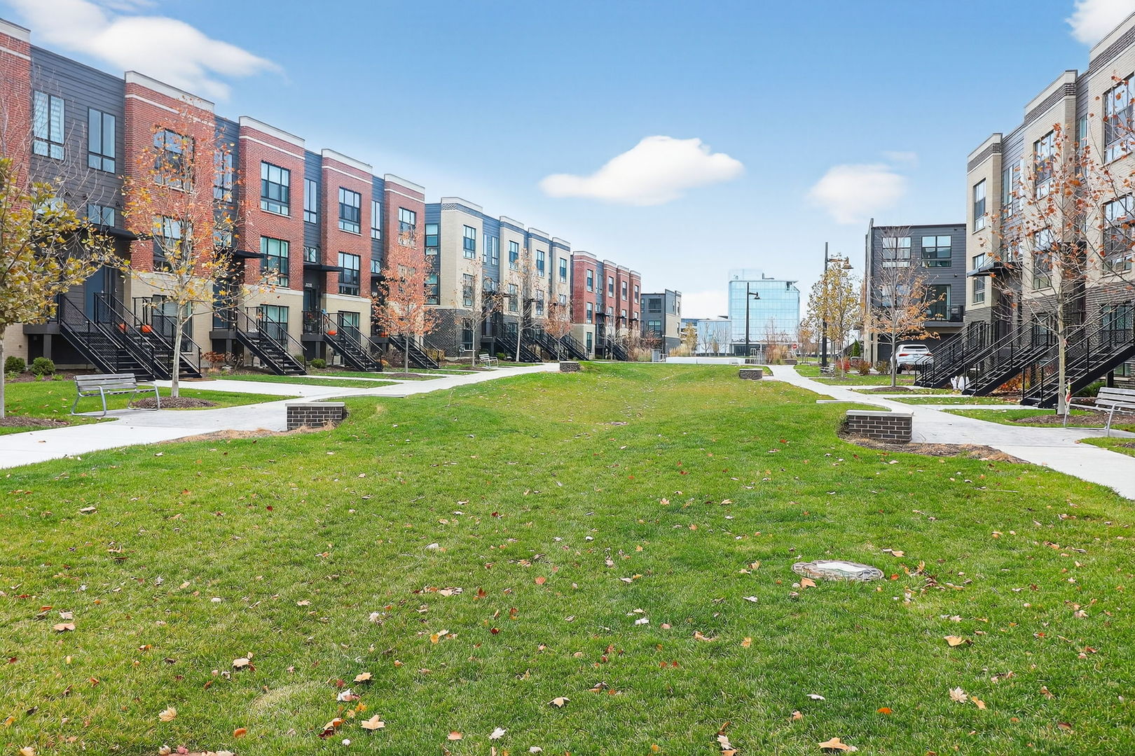 1276 Lakepointe Drive, Schaumburg, IL 60173