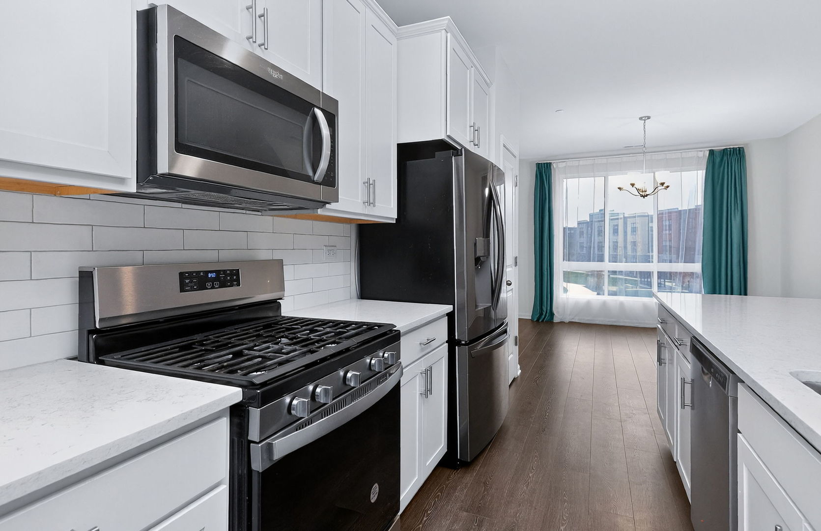 1276 Lakepointe Drive, Schaumburg, IL 60173